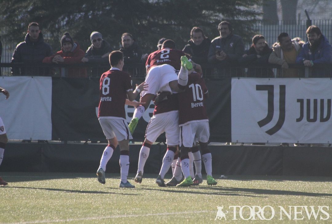 Esultanza Torino Primavera nel derby con la Juventus