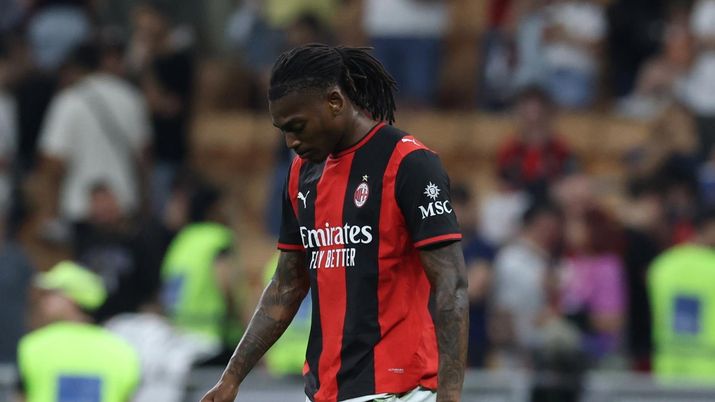Rafael Leao, attaccante AC Milan, potrebbe andare via nel calciomercato estivo 2026 | Milan News (Credits foto: Getty Images) Calciomercato Milan, Leao al Fenerbahçe? Safi: 'Ho parlato con lui e ...'