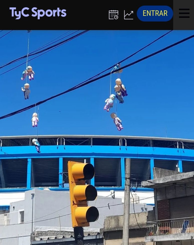 Striscioni e bambole da derby in tutta Avellaneda: Independiente “Racing, vita da mediocri”- immagine 2