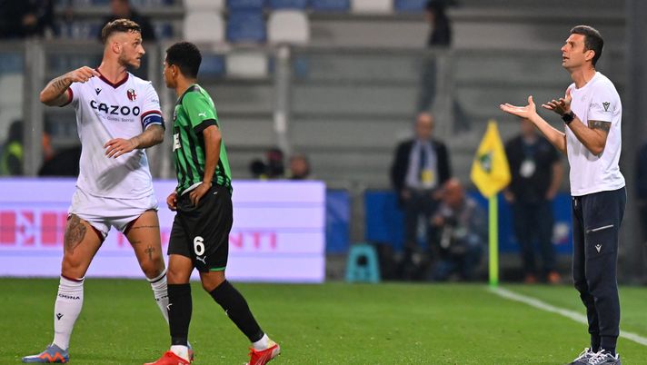 REGGIO NELL'EMILIA, ITALY - MAY 08: Thiago Motta, Head Coach of Bologna FC, reacts towards his player Marko Arnautovic during the Serie A match between US Sassuolo and Bologna FC at Mapei Stadium - Citta' del Tricolore on May 08, 2023 in Reggio nell'Emilia, Italy. (Photo by Alessandro Sabattini/Getty Images) Gazzetta – Arnautovic e Motta, restano entrambi? Anche Nico riflette - immagine 1