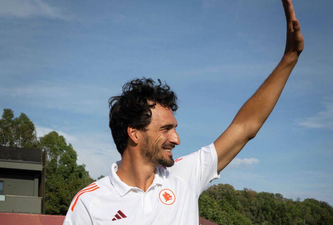 Roma, le prime immagini di Hummels con la maglia giallorossa – FOTO GALLERY - immagine 11
