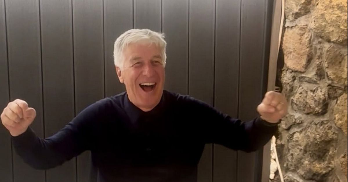 Roma, Gasperini esulta: torta e festeggiamenti coi tifosi