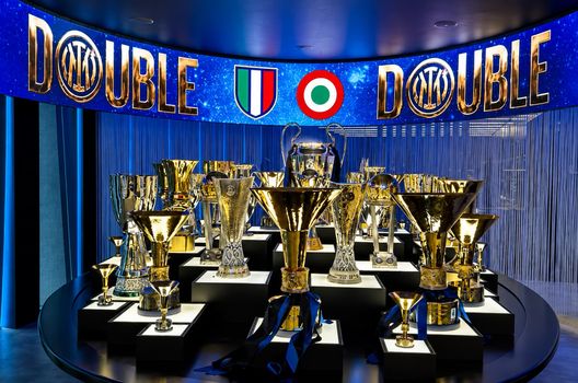 Vieri: “Inter straforte e ha stravinto. Infortuni Napoli? Sono scuse, non piango per ste robe”- immagine 2