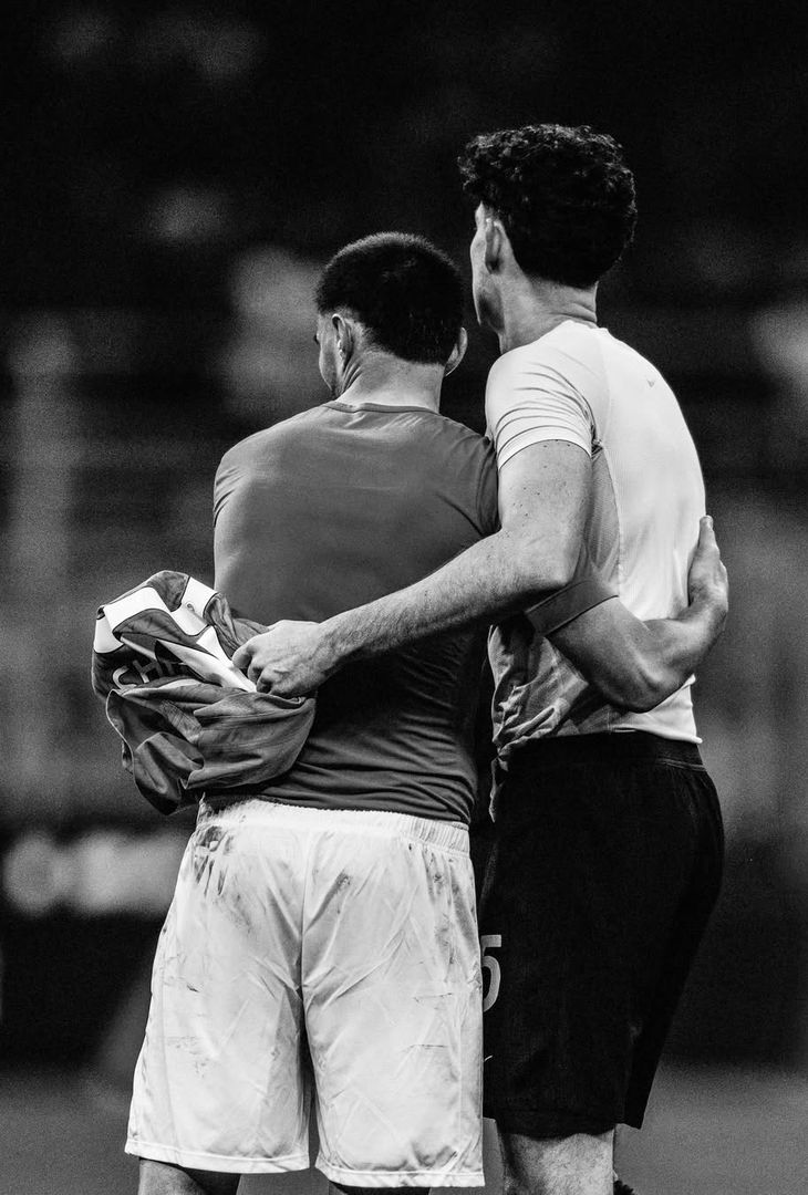 Il rammarico per i due gol subiti e la capacità di reagire mostrata soprattutto da Scott McTominay attraverso la doppietta personale: due facce della stessa medaglia che compongono il riassunto 'in bianco e nero' di Inter-Napoli realizzato dall'admin dell'account Instagram della compagine partenopea.