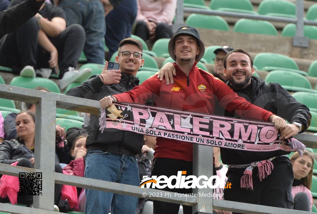 FOTOTIFO Palermo-Cittadella 0-1, gli scatti ai tifosi al “Renzo Barbera” (GALLERY) - immagine 11