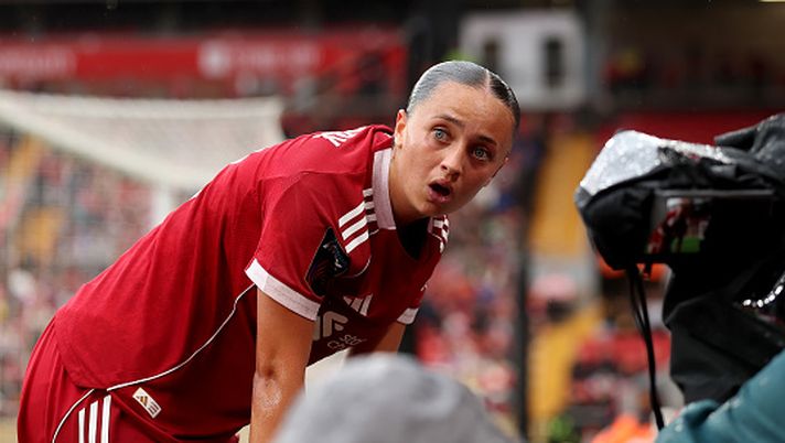 Liverpool, paura per Mia Enderby: la giocatrice esce in barella con l’ossigeno - immagine 1