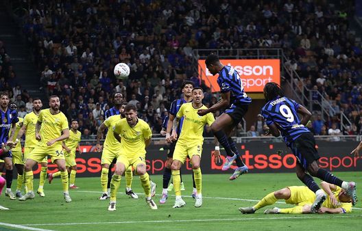 Milano, Italia - 18 maggio 2025: Il gol segnato da Denzel Dumfries contro la Lazio. (Foto di Marco Luzzani/Getty Images) Inter-Lazio, statistiche e precedenti del big match di Serie A- immagine 2