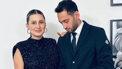 Calhanoglu premiato al Gran Galà del Calcio: sul red carpet con la moglie