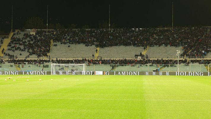 Posti vuoti, scotch e fischi: la Curva Fiesole accoglie così la Juventus - immagine 1