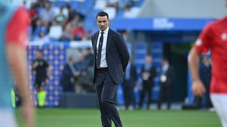 REGGIO NELL'EMILIA, ITALY - OCTOBER 2: Raffaele Palladino head coach of AC Monza looks on during the Serie A TIM match between US Sassuolo and AC Monza at Mapei Stadium - Citta' del Tricolore on October 02, 2023 in Reggio nell'Emilia, Italy. (Photo by Alessandro Sabattini/Getty Images)