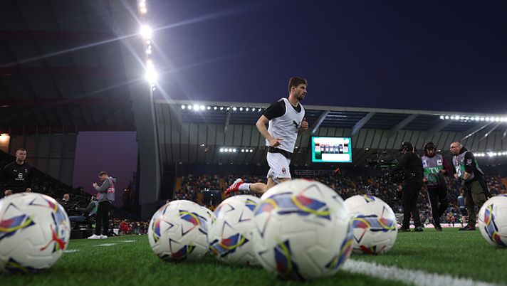 UDINE, ITALY - APRIL 11:  Matteo Gabbia of AC Milan warms up ahead before  the Serie A match between Udinese and AC Milan at Stadio Friuli on April 11, 2025 in Udine, Italy. (Photo by Claudio Villa/AC Milan via Getty Images)  difesa a 3