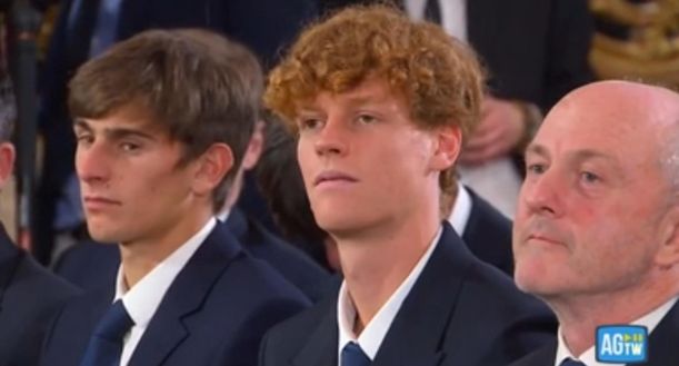 Jannik Sinner tifa i piccoli calciatori a Brunico- immagine 2