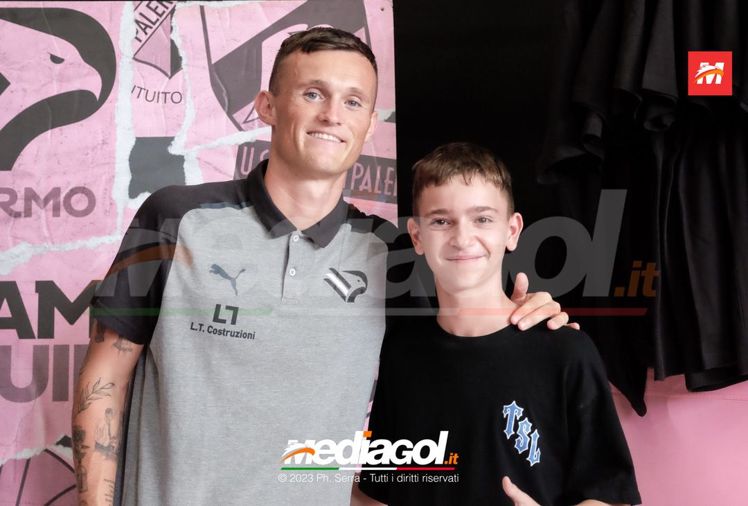 FOTO PALERMO: Liam Henderson incontra i tifosi allo Store Ufficiale (GALLERY) - immagine 93