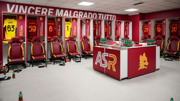 ROME, ITALY - APRIL 18: AS Roma dressing room prior to the UEFA Europa League 2023/24 Quarter-Final second leg match between AS Roma and AC Milan at Stadio Olimpico on April 18, 2024 in Rome, Italy. (Photo by Fabio Rossi/AS Roma via Getty Images) Roma, Stadio Olimpico: ecco la ”Quiet Room” per i tifosi affetti da autismo - immagine 1