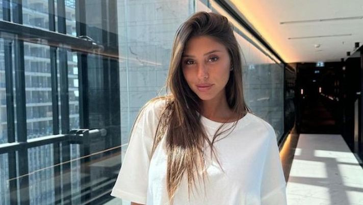 Angela Nasti, il maglione di lusso non piace a tutti i suoi follower  Angela Nasti, il maglione di lusso non piace a tutti i suoi follower - immagine 1