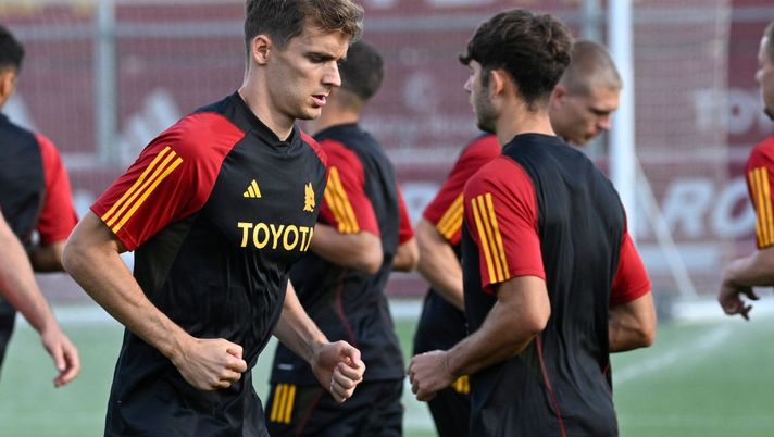 Trigoria, Llorente si allena con il gruppo. Out Smalling e Renato Sanches - immagine 1