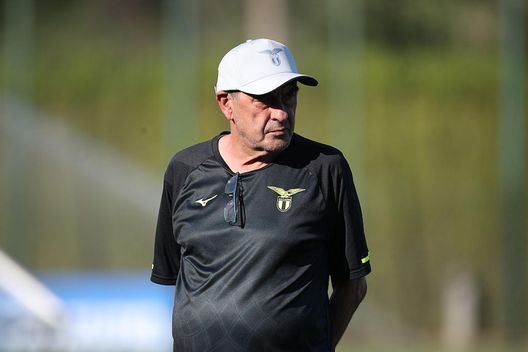 Lazio, Sarri torna in campo dopo l’operazione: il tecnico ha diretto l’allenamento a Formello- immagine 2