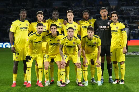SAN SEBASTIAN, SPAIN - JANUARY 13: The players of Villareal line up for a team photo prior to the LaLiga match between Real Sociedad and Villarreal CF at Reale Arena on January 13, 2025 in San Sebastian, Spain. (Photo by Juan Manuel Serrano Arce/Getty Images) Villareal