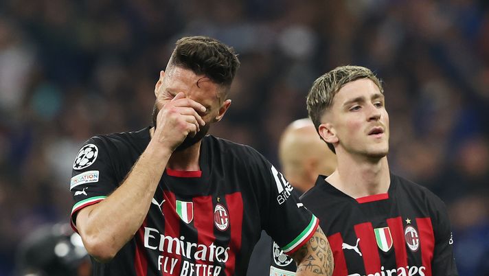 Olivier Giroud e Alexis Saelemaekers (giocatori AC Milan), delusi per la sconfitta nel derby Inter-Milan 1-0 (Champions League 2022-2023) | News (Getty Images) Giroud Saelemaekers AC Milan derby Inter-Milan 1-0 Champions League 2022-2023