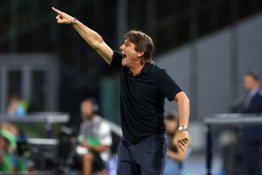 NAPLES, ITALY - AUGUST 30: Antonio Conte, SSC Napoli head coach, reacts during the Serie A match between SSC Napoli and Cagliari Calcio at Stadio Diego Armando Maradona on August 30, 2025 in Naples, Italy. (Photo by Francesco Pecoraro/Getty Images)
