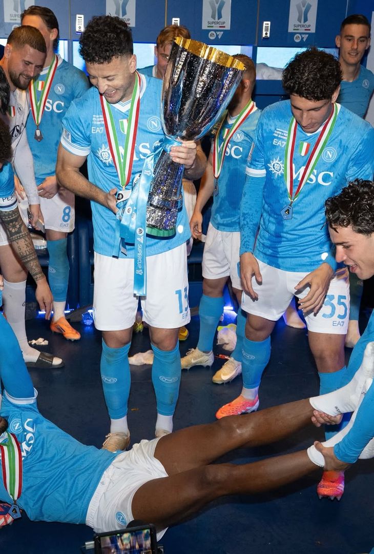 Trofei alzati, esultanze, abbracci, battaglie: il Napoli rivive il 2025 – LA GALLERY - immagine 21