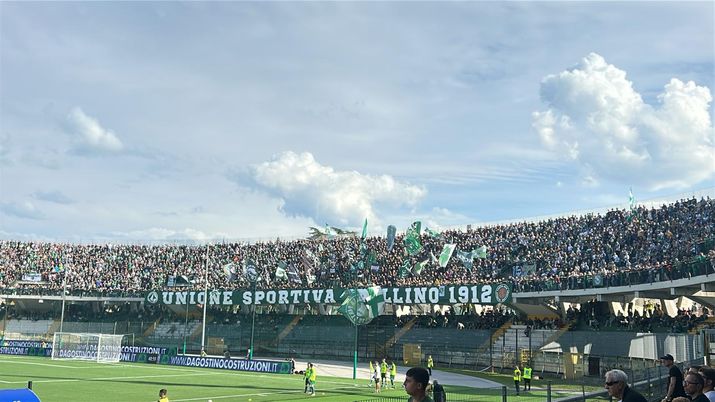 La curva del Partenio fotografata dalla Tribuna Montevergine in occasione del match casalingo fra Avellino ed Entella. Avellino