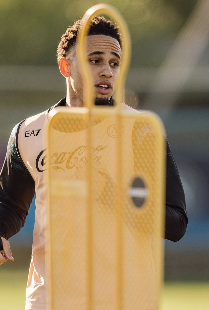 GALLERY Dal viaggio alla firma: le foto del primo giorno in azzurro di Okafor - immagine 3