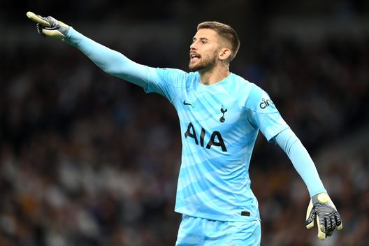 LONDON, ENGLAND - SEPTEMBER 30: Guglielmo Vicario of Tottenham Hotspur reacts during the Premier League match between Tottenham Hotspur and Liverpool FC at Tottenham Hotspur Stadium on September 30, 2023 in London, England. (Photo by Justin Setterfield/Getty Images)  Tottenham-Manchester City, probabili formazioni: Guardiola vuole sorpassare l’Arsenal- immagine 2