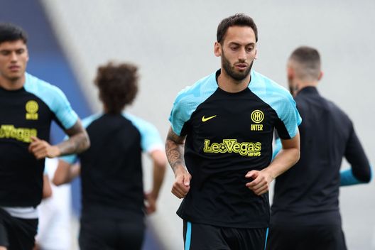 UFFICIALE – Inter, arriva anche il rinnovo di Calhanoglu fino al 2027: la nota- immagine 2
