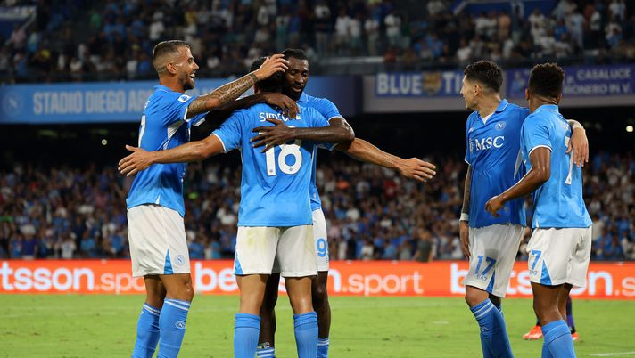 NAPLES, ITALY - AUGUST 25: Giovanni Simeone of SSC Napoli celebrates after scoring his side's third goal during the Serie match between Napoli and Bologna at Stadio Diego Armando Maradona on August 25, 2024 in Naples, Italy. (Photo by Francesco Pecoraro/Getty Images) Fava: “La vittoria del Napoli ha un significato profondo. Vi dico la mia su Lukaku” - immagine 1