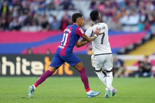 (Photo by Alex Caparros/Getty Images) Insulti razzisti nel Clásico contro Vinicius: cartone o banana dagli spalti?- immagine 3