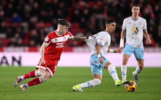 Jeremy Sarmiento viene contrastato da Ben Doak del Middlesbrough durante la partita di Sky Bet Championship tra Middlesbrough FC e Burnley FC allo stadio Riverside il 29 dicembre 2024 a Middlesbrough, Inghilterra. (Foto di Stu Forster/Getty Images) Sarmiento, ESCLUSIVA Villacreces: “Qualità e intelligenza, pronto a rilanciarsi alla Cremonese”- immagine 2