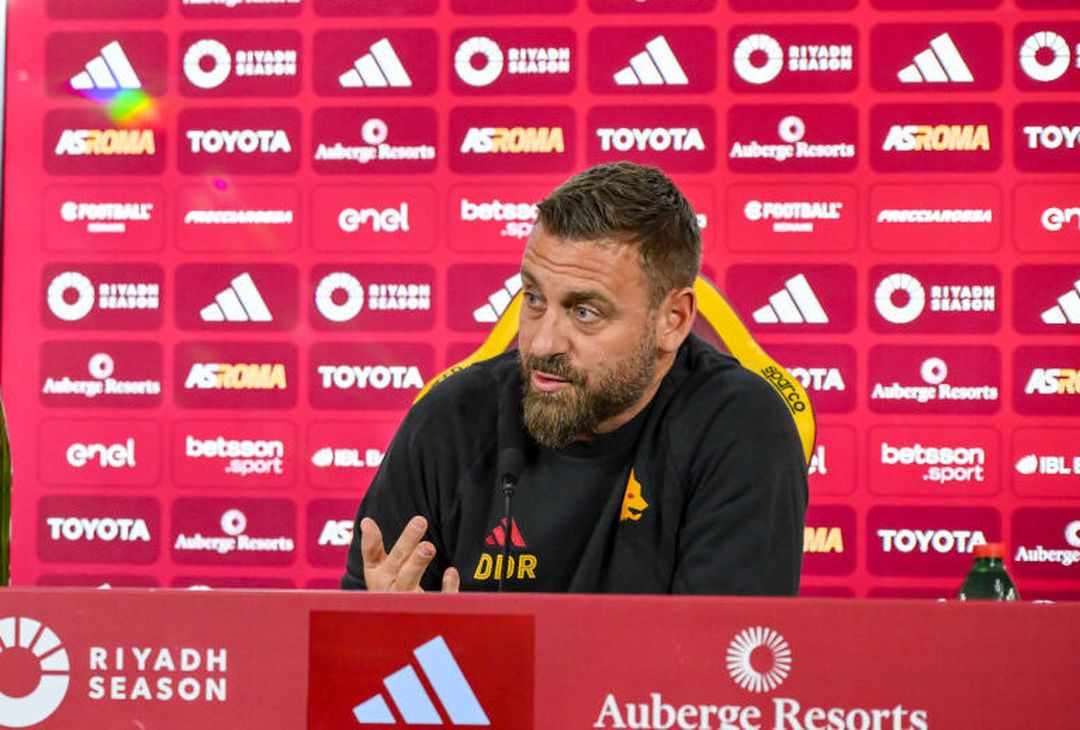 Roma, la conferenza stampa di De Rossi alla vigilia del Genoa – FOTO GALLERY - immagine 11