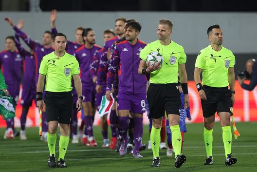 FLORENCE, ITALY - MAY 8: Glenn Nyberg referee looks on before the UEFA Conference League 2024/25 Semi Final First Leg match between ACF Fiorentina and Real Betis Balompie at Artemio Franchi on May 8, 2025 in Florence, Italy. (Photo by Gabriele Maltinti/Getty Images) La moViola: Nyberg perde molti gialli. Dubbio sul contatto Rodriguez-Mandragora- immagine 2