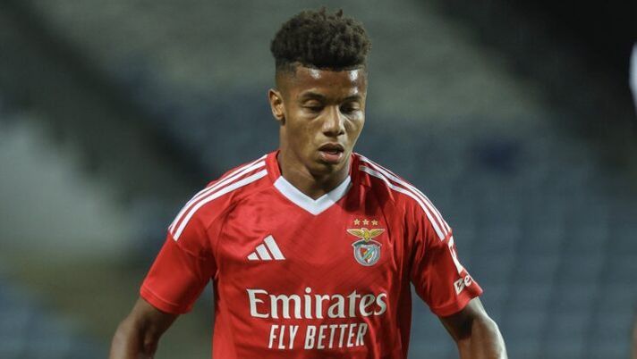 FARO, PORTUGAL - AUGUST 2: David Neres of SL Benfica during the pre-season friendly match between Benfica and Fulham at Estadio Algarve on August 2, 2024 in Faro, Portugal. (Photo by Carlos Rodrigues/Getty Images) INFO SOS – Trattativa per David Neres in Italia: ha già detto sì, ecco gli aggiornamenti - immagine 1
