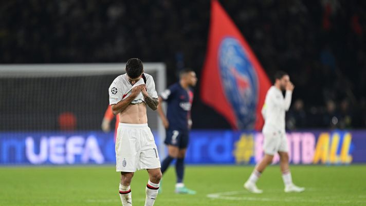 PARIS, FRANCE - OCTOBER 25: Christian Pulisic of AC Milan looks dejected at full-time following their team's defeat in the UEFA Champions League match between Paris Saint-Germain and AC Milan at Parc des Princes on October 25, 2023 in Paris, France. (Photo by David Ramos/Getty Images) Il Parco del Principe - immagine 1