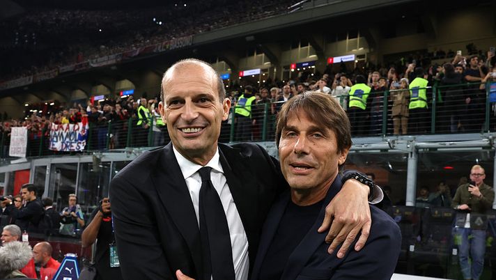 MILAN, ITALY - SEPTEMBER 28: Head coach AC Milan Massimiliano Allegri shakes hands with head coach SSC Napoli Antonio Conte during the Serie A match between AC Milan and SSC Napoli at Giuseppe Meazza Stadium on September 28, 2025 in Milan, Italy. (Photo by Claudio Villa/AC Milan via Getty Images) Napoli-Milan, i precedenti tra Conte e Allegri: stasera la decima sfida tra i due tecnici - immagine 1