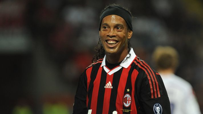 “Tanti auguri, campione”: l’omaggio del Milan per il compleanno di Ronaldinho - immagine 1