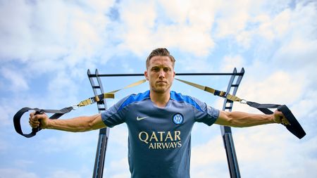 COMO, ITALY - JULY 25: Piotr Zielinski of FC Internazionale in action during the FC Internazionale training session at the club's training ground BPER Training Centre at Appiano Gentile on July 25, 2024 in Como, Italy. (Photo by Mattia Ozbot - Inter/Inter via Getty Images)