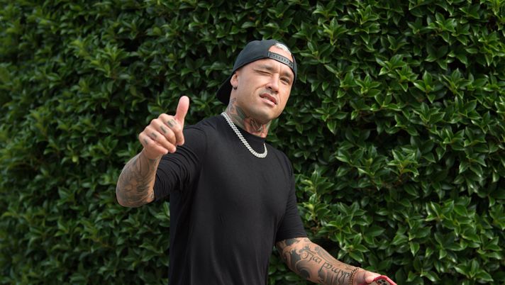 COMO, ITALY - JULY 08: Radja Nainggolan of FC Internazionale arrives before the training session at Appiano Gentile on July 08, 2021 in Como, Italy. (Photo by Mattia Pistoia/Inter via Getty Images) Nainggolan a proposito del derby di Milano