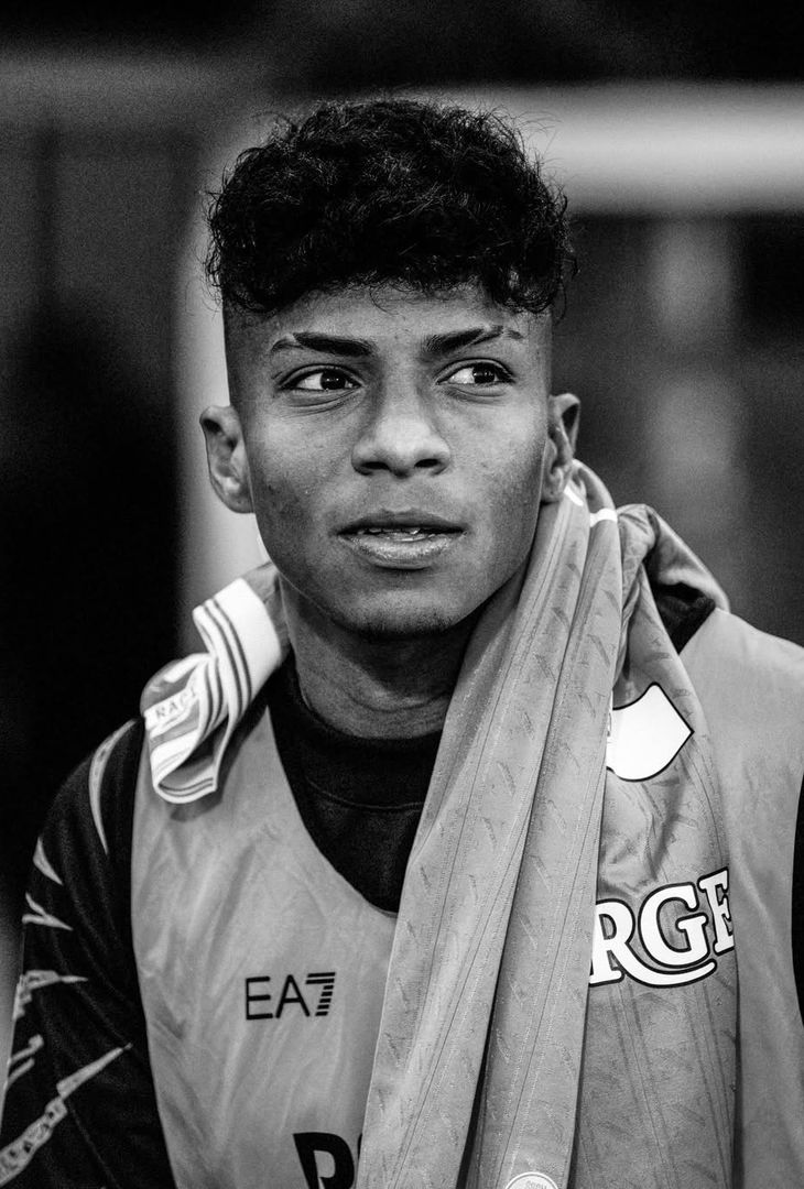 L'esaltazione fulminea generata dal gol-lampo di McTominay e lo spirito di sacrificato mostrato dagli azzurri nell'arco dell'intera gara: due sensazioni umane che vanno a comporre il riassunto 'in bianco e nero' di Cagliari-Napoli realizzato dall'admin dell'account Instagram della compagine partenopea.