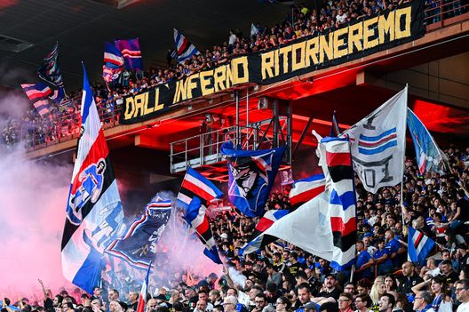 I tifosi della Sampdoria durante la partita di Serie A contro il Sassuolo allo Stadio Luigi Ferraris il 26 maggio 2023 a Genova. (Foto di Simone Arveda/Getty Images) Spezia-Sampdoria, Curva Ferrovia vs Gradinata Sud: storia e rivalità ultras- immagine 3