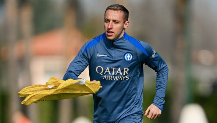 COMO, ITALY - FEBRUARY 27: Davide Frattesi of FC Internazionale in action during the FC Internazionale training session at BPER Training Centre at Appiano Gentile on February 27, 2025 in Como, Italy. (Photo by Mattia Pistoia - Inter/Inter via Getty Images) Inter, ora Frattesi sta benone dopo l’operazione: ecco il ruolo che ricoprirà almeno inizialmente - immagine 1