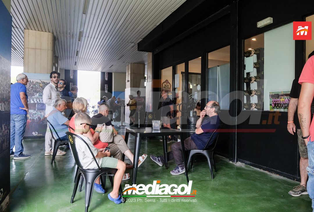FOTO Palermo, fila al Barbera. Tifosi ritirano la tessera dell’abbonamento (GALLERY) - immagine 22