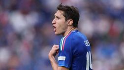 No all’Italia ma disponibile per giocare col Liverpool: bufera su Chiesa
