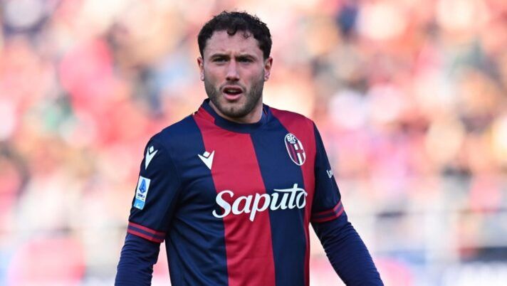 BOLOGNA, ITALY - MARCH 02: Davide Calabria of Bologna during the Serie A match between Bologna and Cagliari at Stadio Renato Dall'Ara on March 02, 2025 in Bologna, Italy. (Photo by Alessandro Sabattini/Getty Images) Davide Calabria lascia la Serie A: scelto il nuovo club da svincolato, è fatta - immagine 1