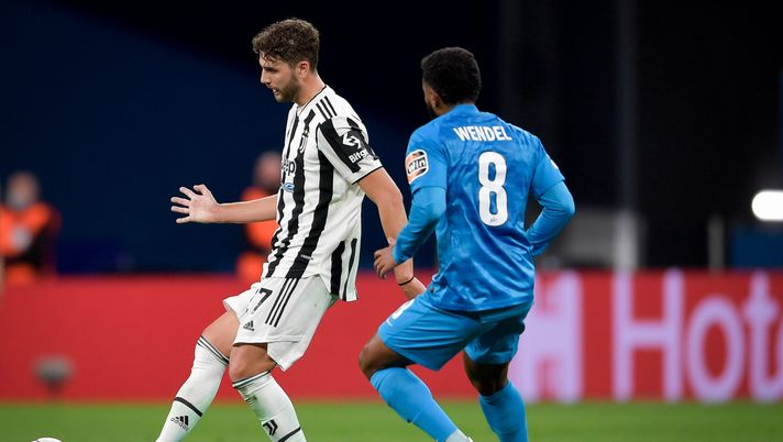 SAINT PETERSBURG, RUSSIA - OCTOBER 20: Manuel Locatelli of Juventus is challenged by Wendel of Zenit St. Petersburg during the UEFA Champions League group H match between Zenit St. Petersburg and Juventus at Gazprom Arena on October 20, 2021 in Saint Petersburg, Russia. (Photo by Daniele Badolato - Juventus FC/Juventus FC via Getty Images) Dal Brasile – Wendel rifiuta il Napoli: ecco dove vuole giocare - immagine 1