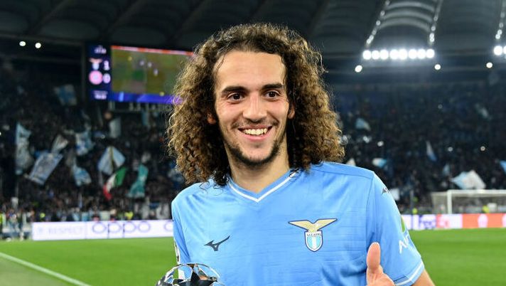ROME, ITALY - FEBRUARY 14: Matteo Guendouzi of SS Lazio MVP of the match after the UEFA Champions League 2023/24 round of 16 first leg match between SS Lazio and FC Bayern München at Stadio Olimpico on February 14, 2024 in Rome, Italy. (Photo by Marco Rosi - SS Lazio/Getty Images) Gazzetta: “Lazio, come possono cambiare ora lo status e il futuro di Guendouzi con Baroni” - immagine 1