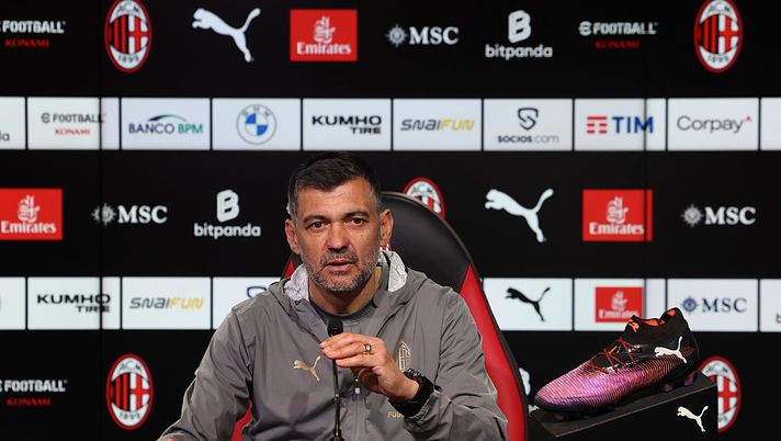 CAIRATE, ITALY - APRIL 01: Head coach AC Milan Sergio Conceicao speaks with the media during a press conference at Milanello on April 01, 2025 in Cairate, Italy. (Photo by Claudio Villa/AC Milan via Getty Images) genoa-milan-tv-conceicao-in-conferenza-stampa-serie-a-news-dichiarazioni