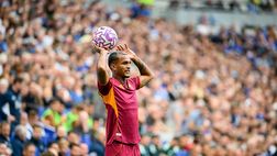 Roma, Wesley turista per un giorno: gli scatti con la moglie e la figlia al Colosseo